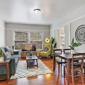Modern & Stylish 3BR Apt in Rogers Park