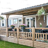 Ocean Dreams Chalet in Oostkapelle With Pool