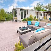 Fantastic Villa in Ooltgensplaat With Jetty
