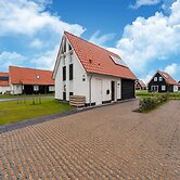 Cozy Retreat With Parking and Charging