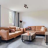 Lakeside Luxury; Sauna & Hot Tub