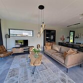 Luxurious Detached Water Villa With Jetty