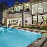 Troy Dr - Sleek & Modern Hollywood Hills Home With Stunning Views