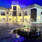 Clique Court Hotel & Suite
