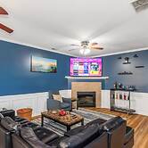 4 - Bed home, w/ Cali King Bed - 12 mins. to DTWN