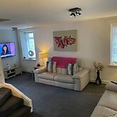 Rural Chapel Cottage, Near Airport, bar & hot tub