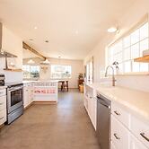 Flamingo Ranch - Dreamy Desert Design With Hot Tub 2 Bedroom Home by R