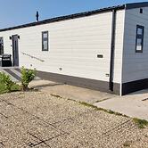 Waterside Lodge - Dog Friendly, Sutton on Sea