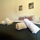 Impeccable Apt Sleeps 5 in Heraklion