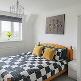 2 Bed-sleeps 7-free Parking-balcony