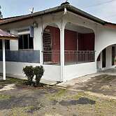 OYO Home 90725 Harmony Silk