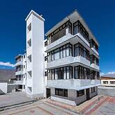 Dee Grand Marq Hotel