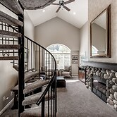 Family Getaway~skiing, Ice Castles & Golf Course 2204 2 Bedroom Apts b
