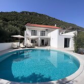 Remarkable 4-bed Villa in Denovici