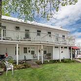 Bove Cottage 2-limit 6 2 Bedroom Cottage by RedAwning