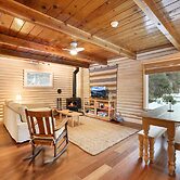 Augies Authentic Log Cabin! Pets Welcome!