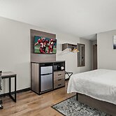 Red Roof PLUS+ Belleville