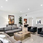 La Casa Blanca Minutes From the Beach!