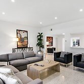 La Casa Blanca Minutes From the Beach!