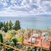 Magical View Studios Asproneri, Kamena Vourla