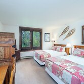 Manitou Lodge 3 Hotel Room by Alpine Lodging Telluride
