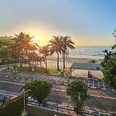 Pé na areia do Guarujá - Praia do Tombo (F)