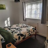 Cozy Courtyard Apt, Explore & Relax, Free Parking