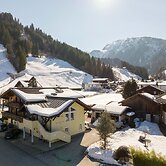 Apartment in Hollersbach Near Ski Lift