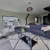 Luxurious Detached Water Villa With Jetty