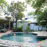 Mad Monkey Dumaguete
