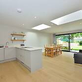 Charming 4-bed House in Winchester,free Parking