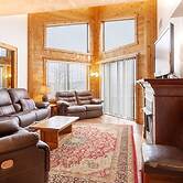 Seven Springs Stoneridge 3 BR + Loft Standard Condo, Pet Friendly! by