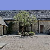 Kingston Country Courtyard