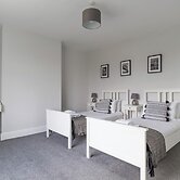East House-sleeps 5-pet Friendly-garden - Parking