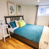 Leslieville Cozy & Bright Apt in Trendy Beaches