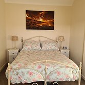 Beautiful 2-bed Semi Rural Cottage Enclosed Garden