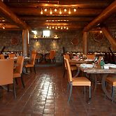 Etna Quota Mille Boutique Hotel, Typical Sicilian Food & Wine