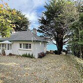 Rocklea Seaside Cottage