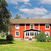 Idyllic Family Retreat Close to the Sea