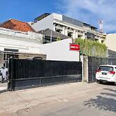 OYO Flagship  90789 Genteng Residence