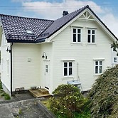 6 Person Holiday Home in Hernar