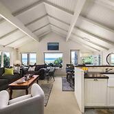 Chapman Cove by Avantstay Gorgeous Beach Bungalow w/ Sauna