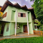 Casa confortável com churrasqueira na Granja Viana