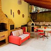 Espaço gourmet e home-office na Granja Viana