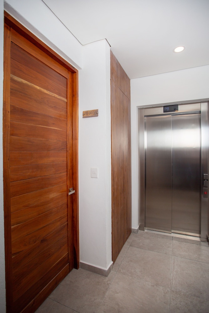 XKAA Ocean View Condos By Smart Rentals