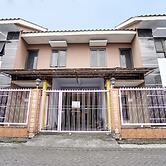 OYO Life 91626 Rr Kost Putri Syariah