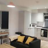 1 Bed Apartment Sleeps 2 - Parking & Wifi