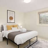 Cozy 2BR BSMT Suite Near Grouse Mt. and Edgemont.