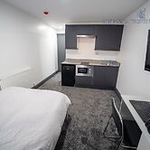 76 Bournbrook Road Equipped Studios Near QE