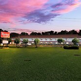 Red Roof Inn & Suites Vineland - Buena